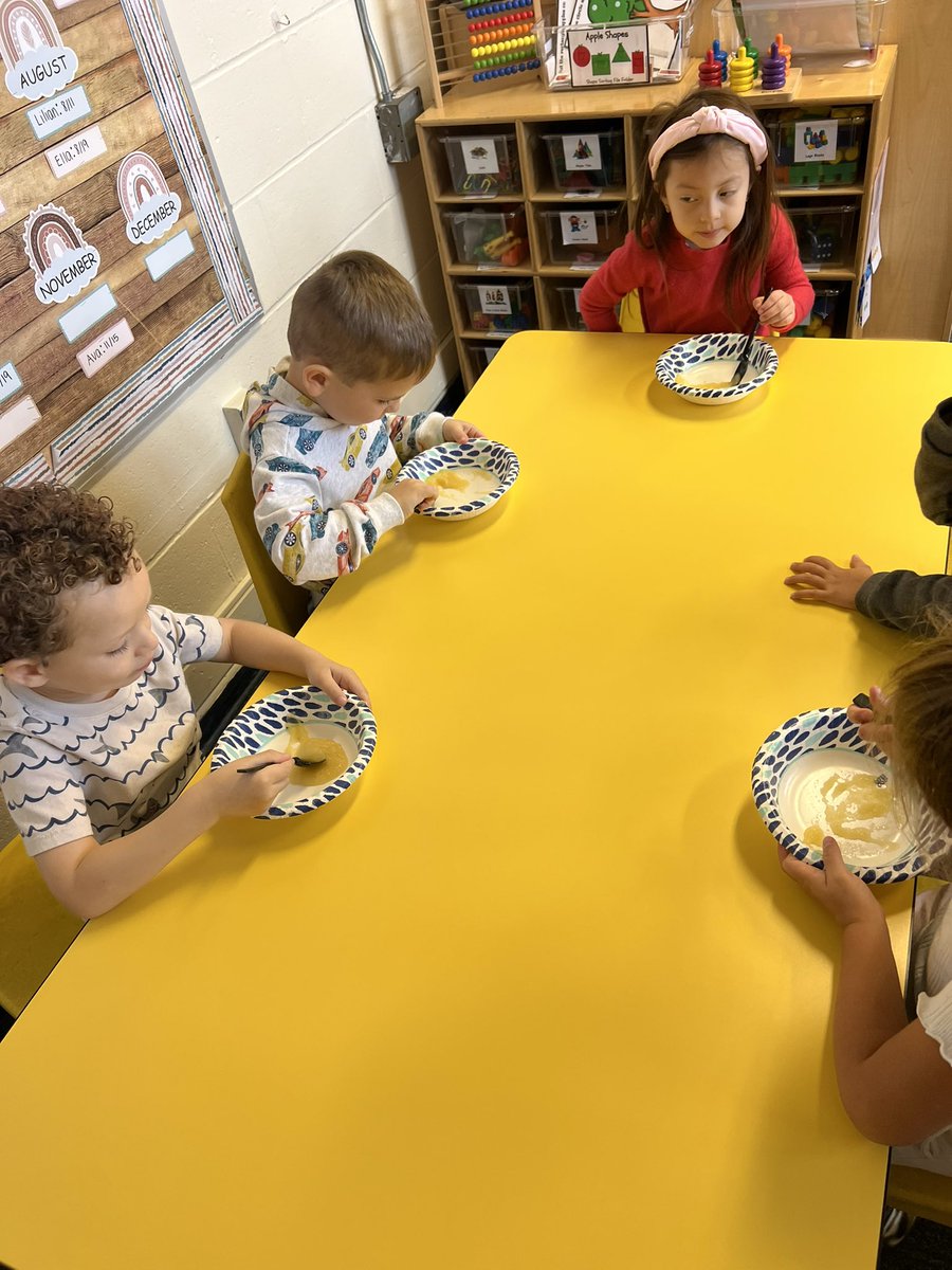 DaweClassroom's tweet photo. Today we learned how to make applesauce.🍎 The kiddos and I are having so much learning about trees and how we incorporate them into different parts of our life.🌳 @prekteachernj @tiffanysorto0 #PreKTeam #OTESpride https://t.co/wYroJkINtl
