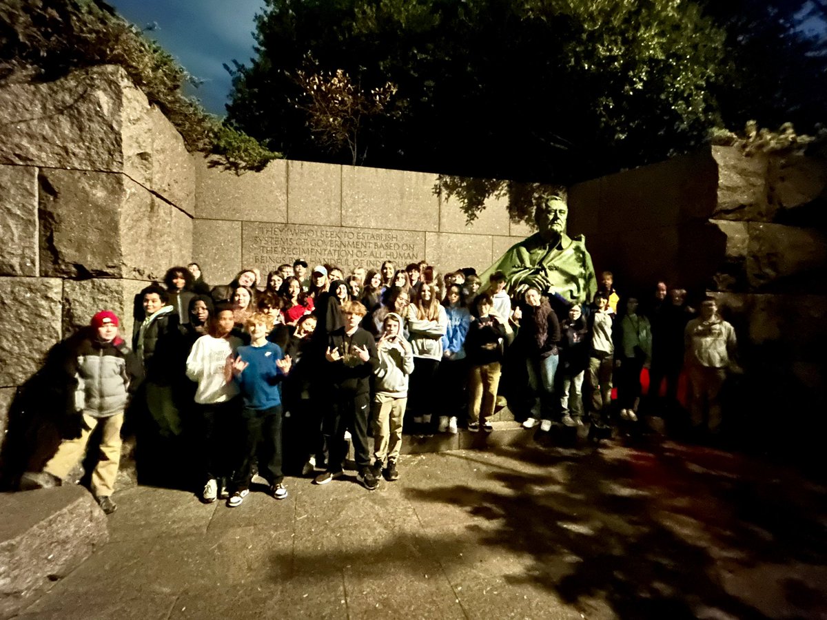 dalzellb304's tweet photo. @ClaggettMCS @MrCondit visiting the FDR Memorial at night #bus1 https://t.co/mFmn03E2AG