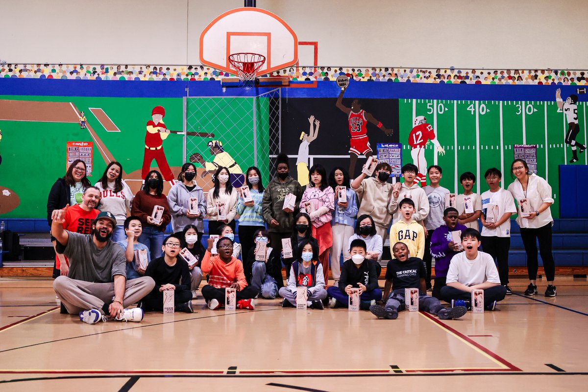 bullscommunity's tweet photo. The one &amp; only @JoakimNoah surprised students from Haines Elementary School in Chicago’s Chinatown during their PE class today ❤️ https://t.co/dXTqrPaifK