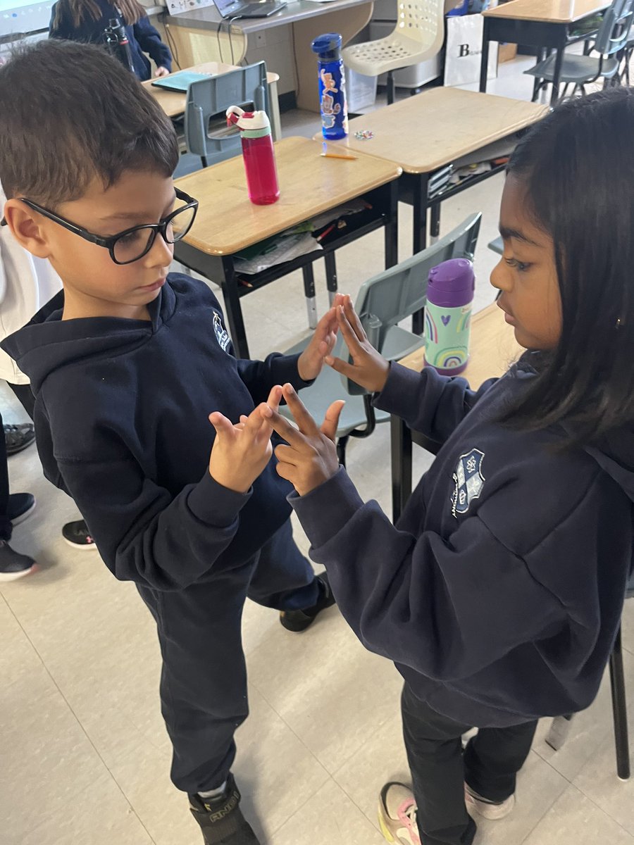 MrsDelleMonache's tweet photo. Trying out a fun math strategy to help us with addition! https://t.co/aWYFaeA9a4