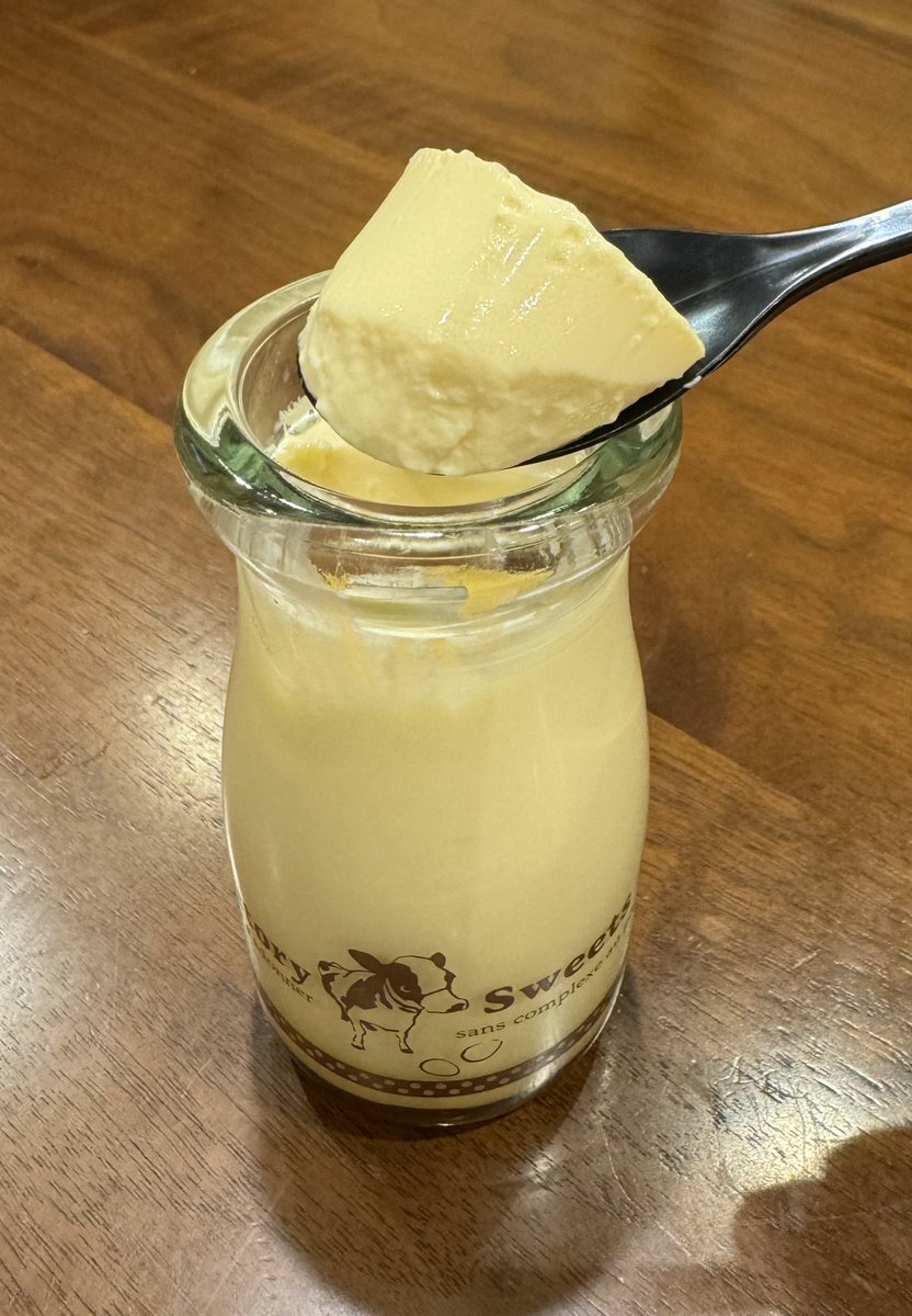 YuppiBlues's tweet photo. 今日のプリンは、わくわく広場で買った SweetsFactoryの 「贅沢くちどけプリン」とろとろ濃厚系で美味しかったわ〜🤤カラメルソースもいい感じ♪ #SweetsFactory #今日のプリン https://t.co/tJWZGFiGI3