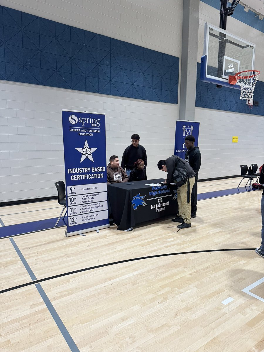 DHS_CTE_Law's tweet photo. HIGHLIGHT:  Our Law Enforcement pathway students had fun promoting and marketing our program to the 9th graders yesterday.  #StudentLeadPromotion #PeerToPeer #CTEexpo @SpringISD_CTE @CteNths @SpringISD #DekaneyHigh 🔵⚫️ https://t.co/y9MEdWSwvK