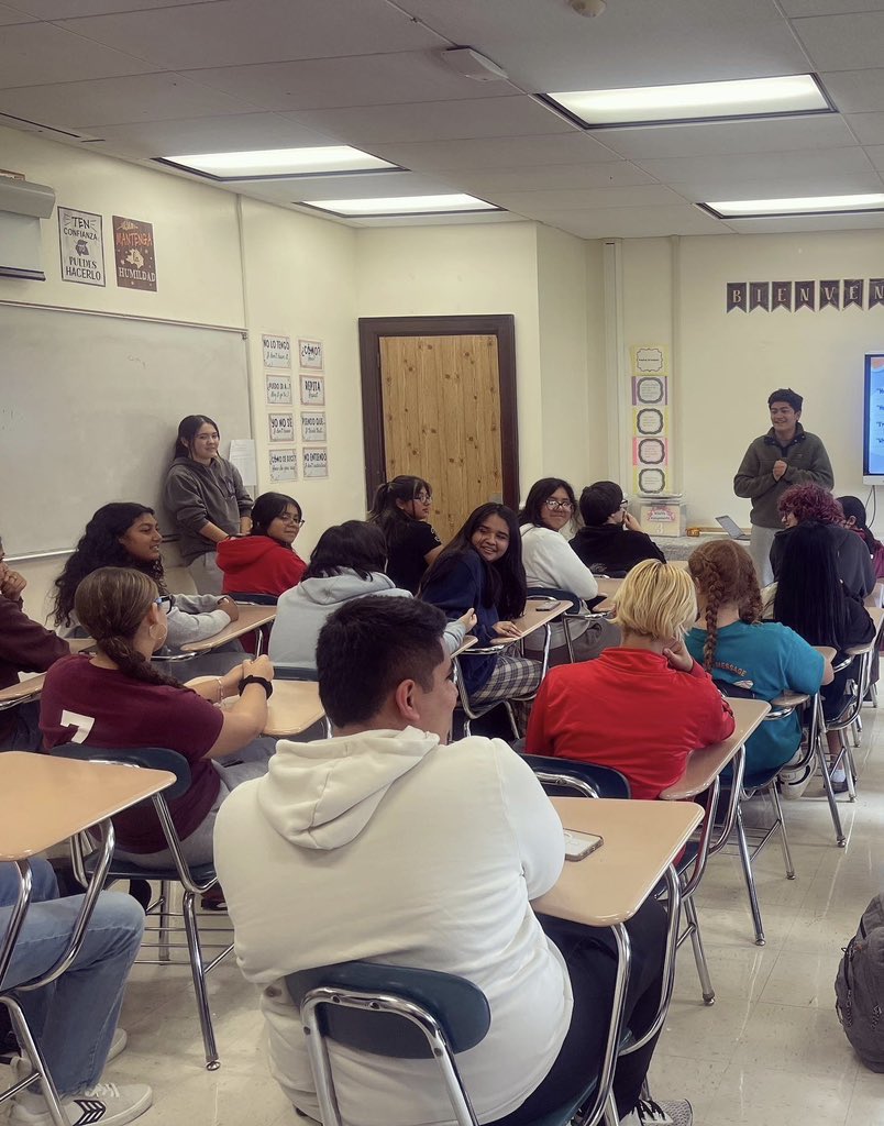 Ms_Soto_'s tweet photo. Multicultural Club kicked off its first month exploring, sharing and sampling foods from countries around the world! https://t.co/8M6aKqvThT