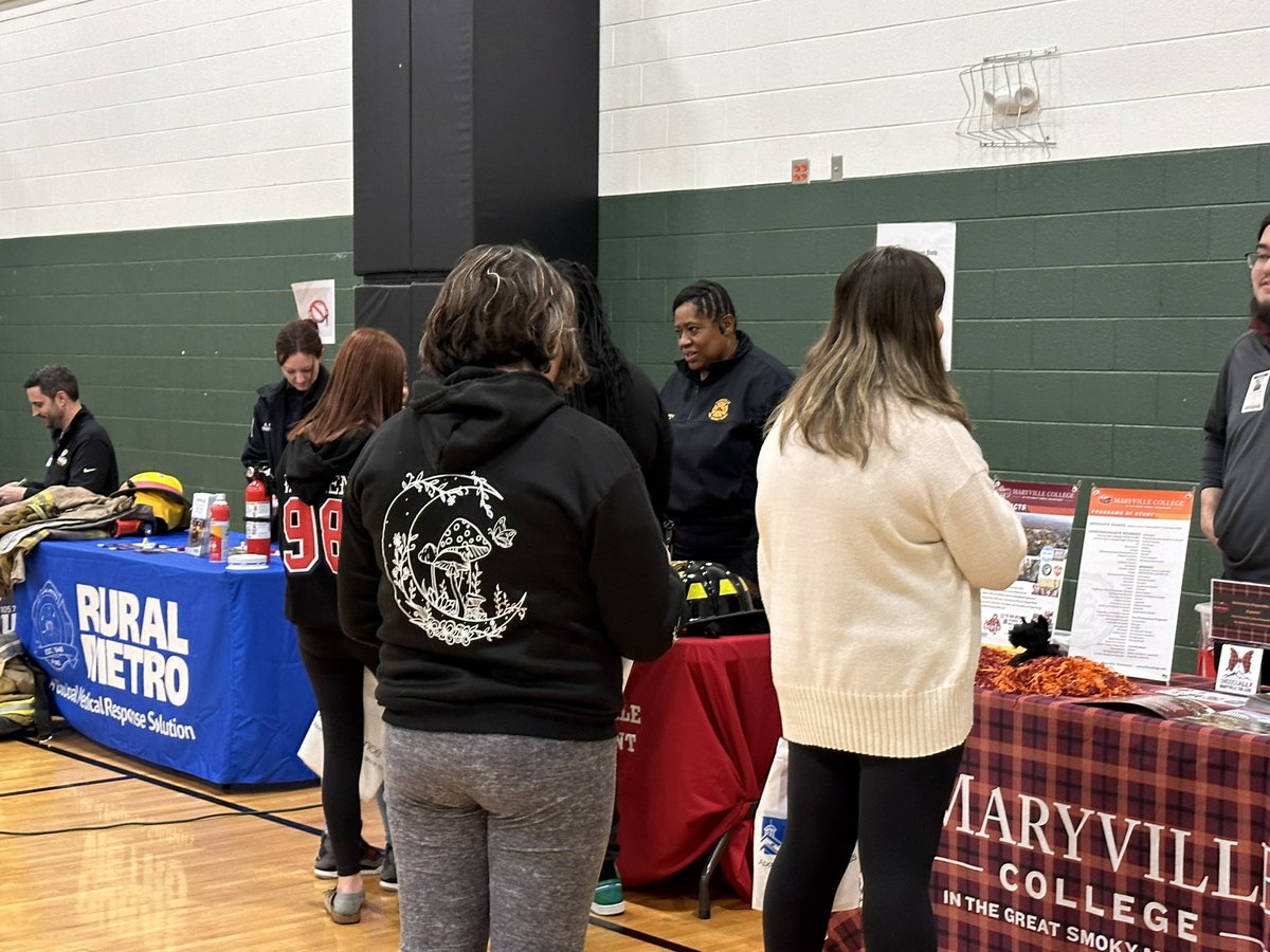 WatsonKCS's tweet image. Great College and Career Fair at Carter Middle School!  @KCSReg3Director #KCSRegion3 @TheCarterHornet
