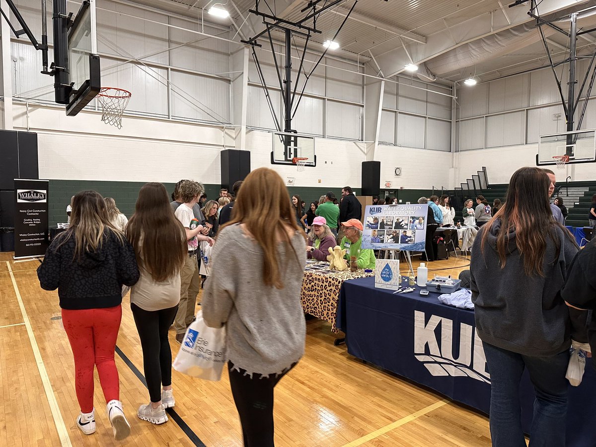 WatsonKCS's tweet image. Great College and Career Fair at Carter Middle School!  @KCSReg3Director #KCSRegion3 @TheCarterHornet