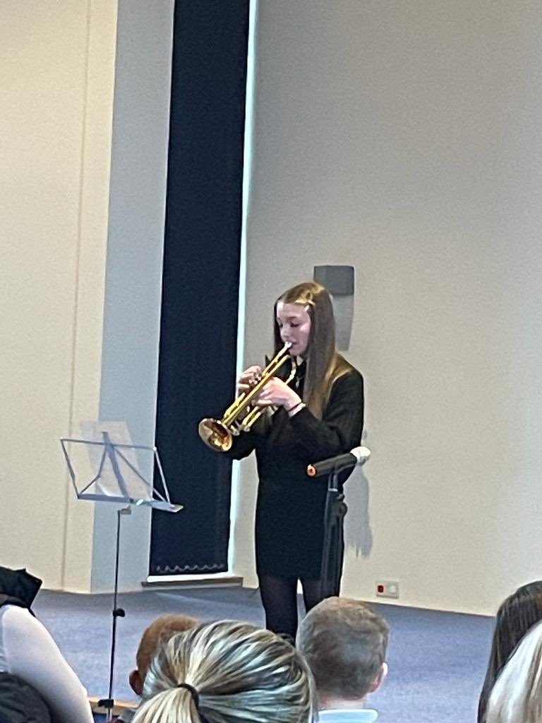 music_carrick's tweet photo. What an amazing afternoon performing with the Sensational Six Primary schools @carrickcentre ! 

Thank you so much to Miss Nelson, @swalkermusic and our amazing @Carrick_Academy pupils - both brass and vocals. Well done, everyone! 

@SAMusicService 

#superstars 🌟🎶🎤🏆🎺 https://t.co/bDoVyx8zv4