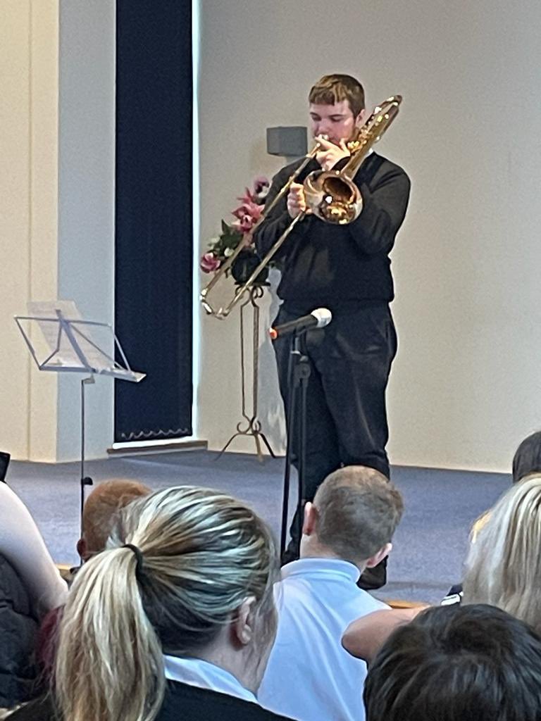music_carrick's tweet photo. What an amazing afternoon performing with the Sensational Six Primary schools @carrickcentre ! 

Thank you so much to Miss Nelson, @swalkermusic and our amazing @Carrick_Academy pupils - both brass and vocals. Well done, everyone! 

@SAMusicService 

#superstars 🌟🎶🎤🏆🎺 https://t.co/bDoVyx8zv4