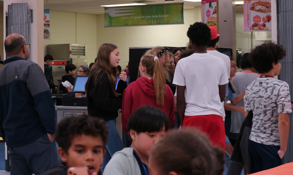 RoundRockISD's tweet photo. GRIZZLIES GIVE BACK🐻💜: The inaugural Grizzgiving at Grisham Middle School was a success! According to Principal Mills, the Grizzlies were able to serve nearly 500 people a homemade Thanksgiving dinner last night!!! 🤯 https://t.co/YWBrnrIKq8