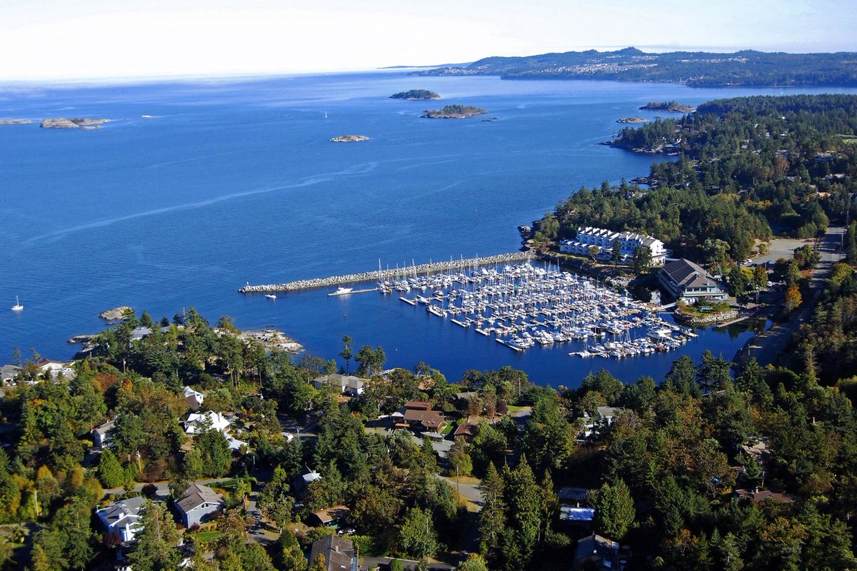 Looking for a seaside community with marina, accommodation, golf and so much more? Then Fairwinds Oceanfront Community (@fairwindsgolf) is the place to stay and play - located in beautiful Nanoose Bay. bit.ly/3SCr0rn #ahoybc #explorebc #boatingbc