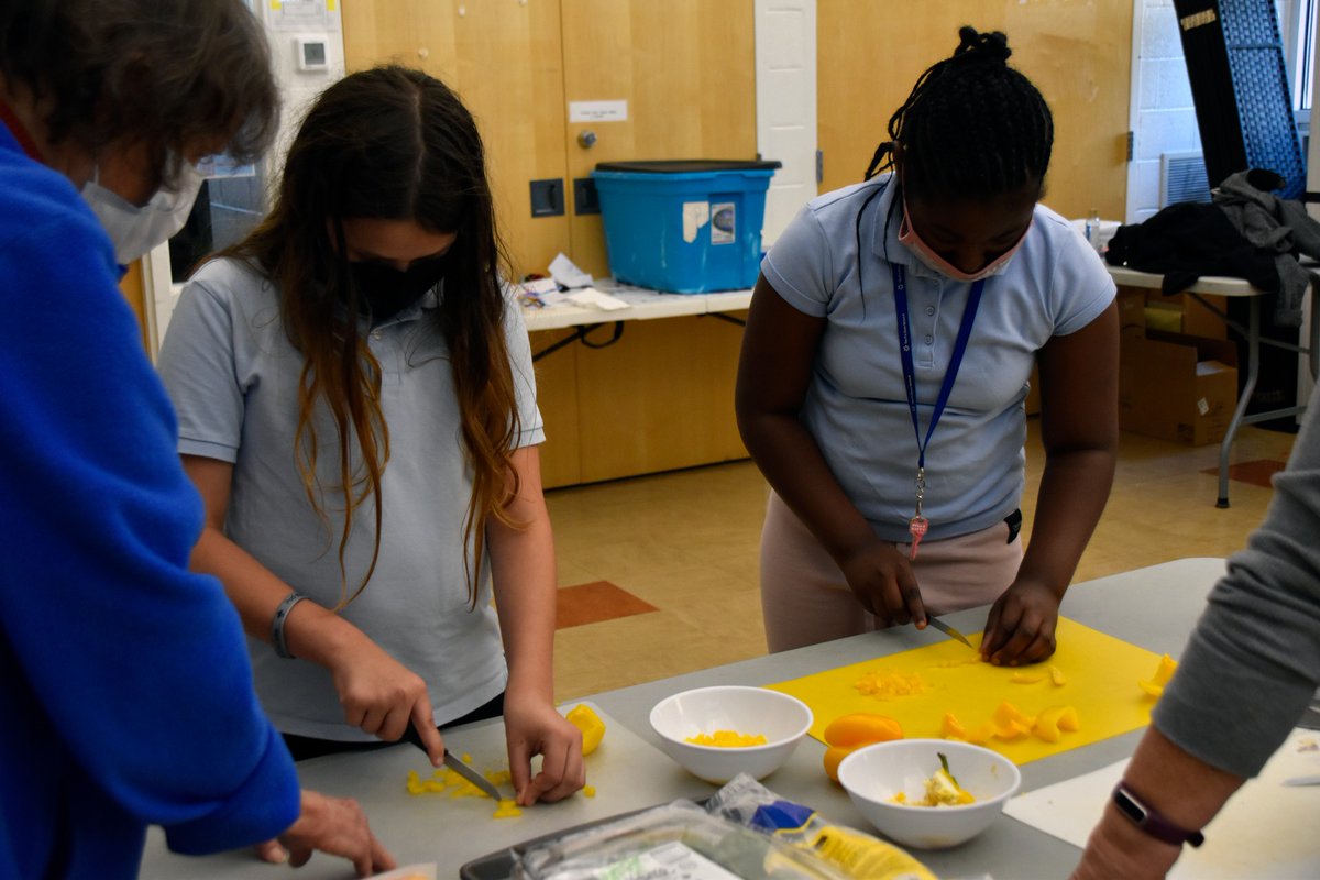 BGCChester's tweet photo. This program has won the Delaware County Youth Gardening award and continues to make an impact in the lives of youth every day. 🍉🥬🍅🥔🫑🍈🍓

Visit our website to learn more.
https://t.co/vp3wnM4Rak https://t.co/o2LFjadFxv