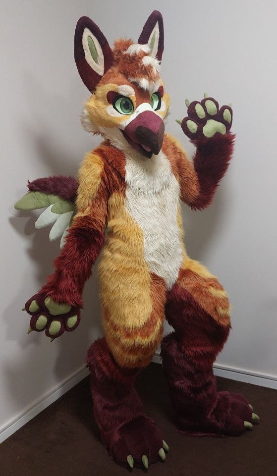 WoodlandGriff's tweet photo. Huge thanks to the wonderful @WintersHowling for this gorgeous gryphon!! Absolutely delighted with how he turned out! Stay tuned for many griff adventures to come!

#furry #fursuit #gryphon #griff https://t.co/greijExrai