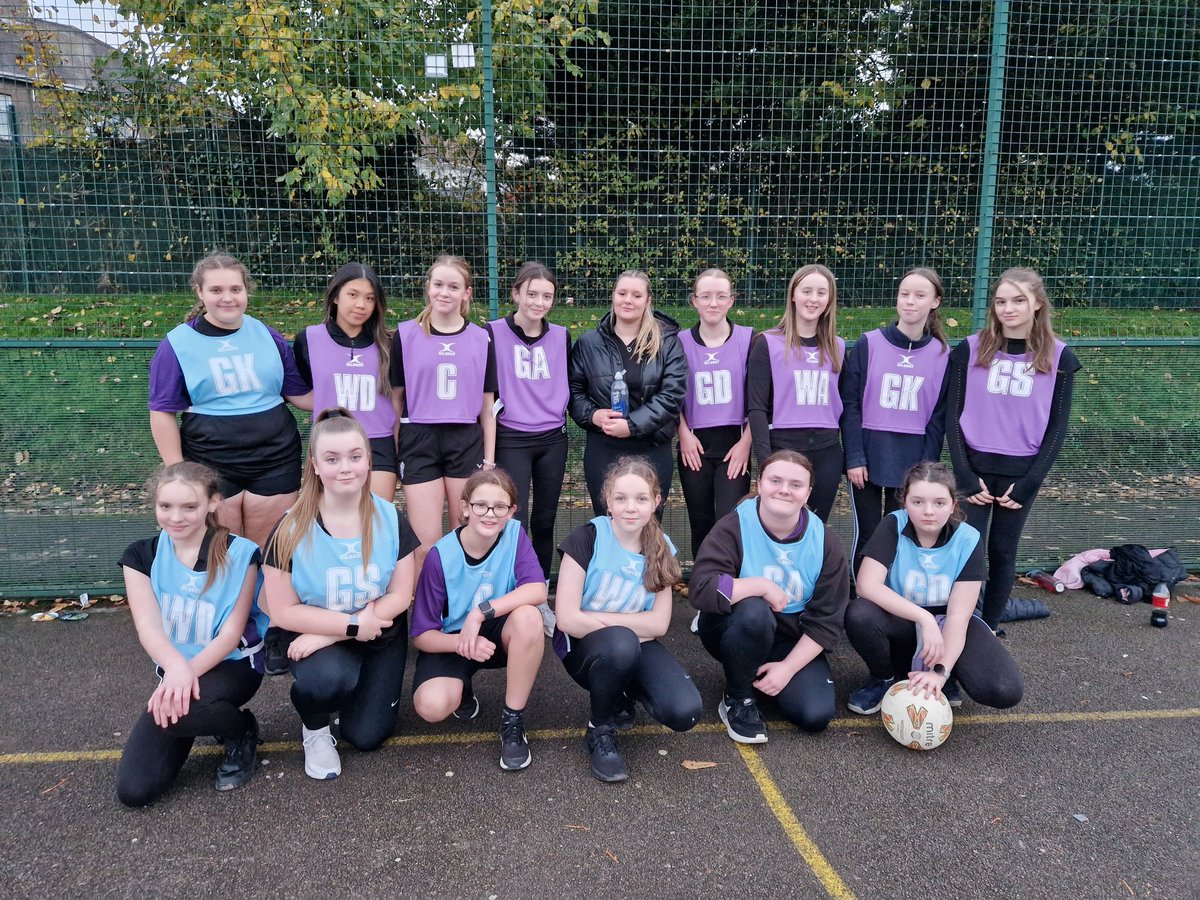 CwmbranHigh_PE's tweet photo. Very proud of these girls tonight, missed out on the win but lots of improvements in play for the Yr8's &amp; 1st game for the Yr11's as a team - lots of positives to take away👍 well done to Lacie &amp; Melis on POM #NotInMissOut @CwmbranHead @CwmbranHigh https://t.co/qvxbxIRIGX