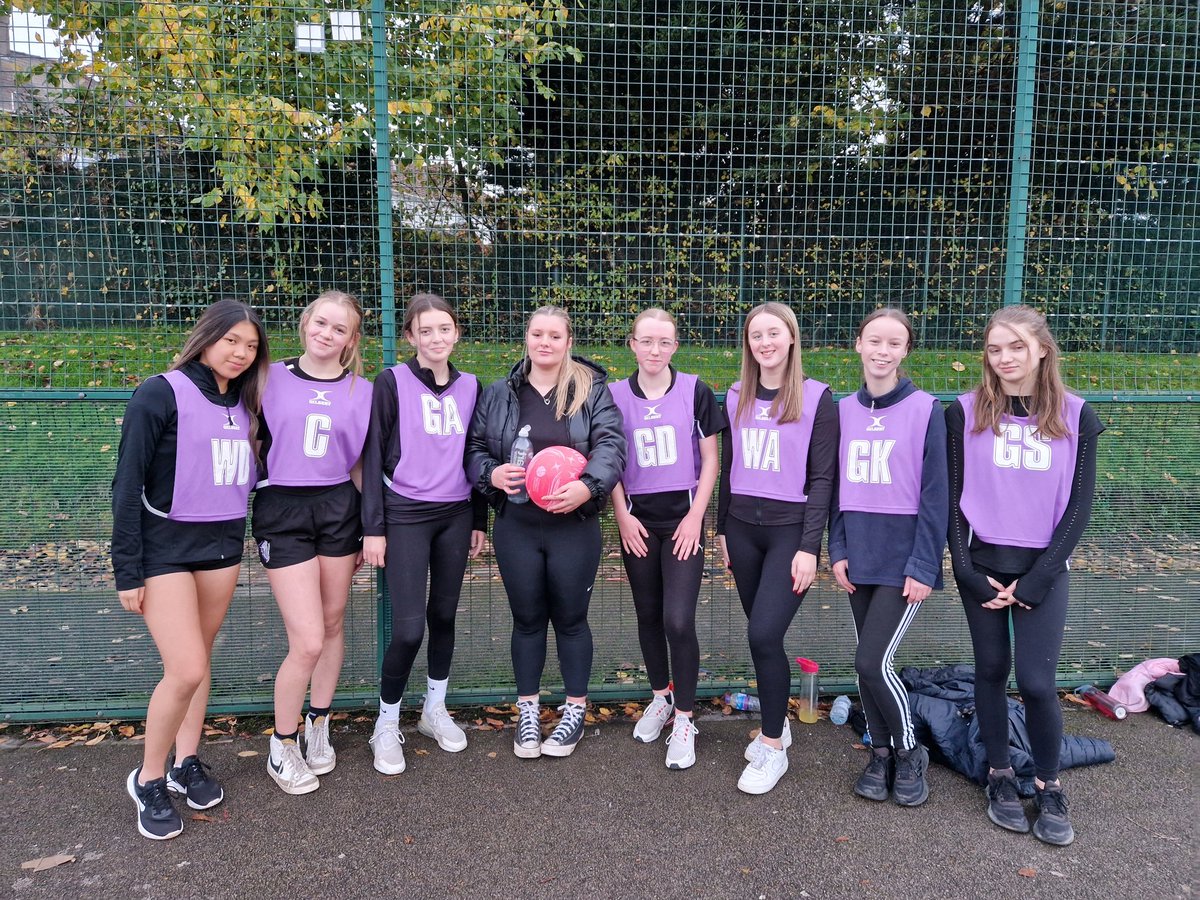 CwmbranHigh_PE's tweet photo. Very proud of these girls tonight, missed out on the win but lots of improvements in play for the Yr8's &amp; 1st game for the Yr11's as a team - lots of positives to take away👍 well done to Lacie &amp; Melis on POM #NotInMissOut @CwmbranHead @CwmbranHigh https://t.co/qvxbxIRIGX