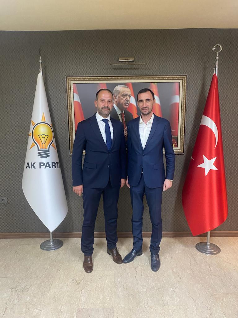 Gençlik yıllarımızdan bugüne derin bir dostluğumuz ve kardeşliğimiz bulunan Kadir Karapınar Ak Parti Keçiören İlçe Başkanlığına seçilmiştir. Kıymetli kardeşime yeni görevinde başarılar diliyorum. Allah yar ve yardımcısı olsun.