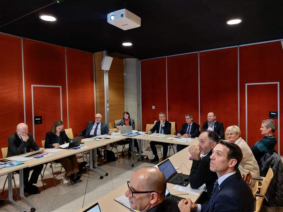 cferrari_38's tweet photo. 🚉 Sur la question fondamentale du #RER, future colonne vertébrale des #mobilités de l'aire grenobloise, nous avons travaillé hier avec la Société du Grand Paris, puis échangé en conférence des maires afin d'étudier toutes les pistes sur un dossier majeur pour notre #territoire. https://t.co/iA5GSnBPCe
