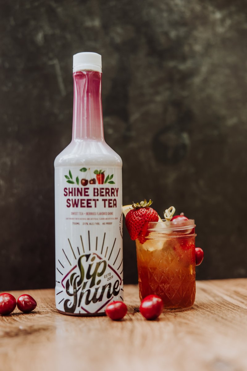 Sweet Tea in all sizes! Check out our Moonshine Shooters in stores near you! 

#SipShine #Moonshine #MoonshineShooters #Cheers #GitchaASip