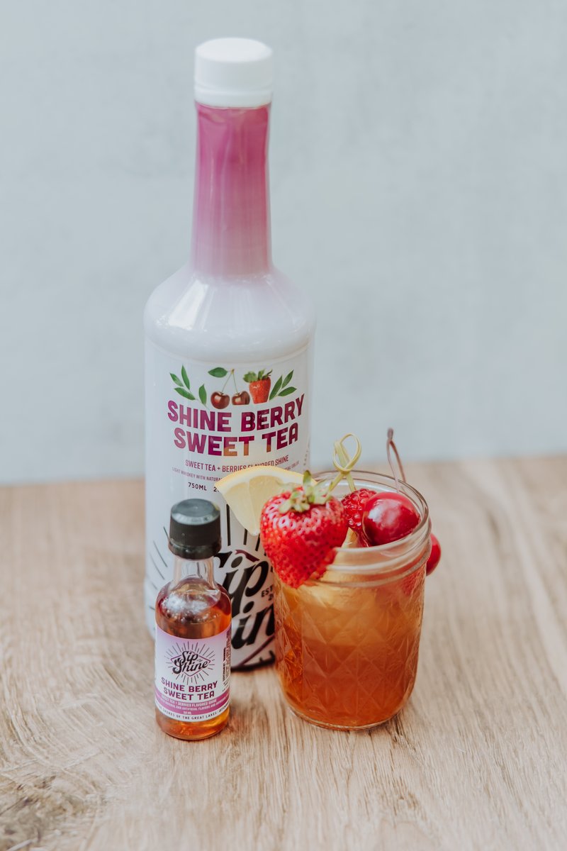 sip_shine's tweet photo. Sweet Tea in all sizes! Check out our Moonshine Shooters in stores near you! 

#SipShine #Moonshine #MoonshineShooters #Cheers #GitchaASip https://t.co/SRKc6JEaaj