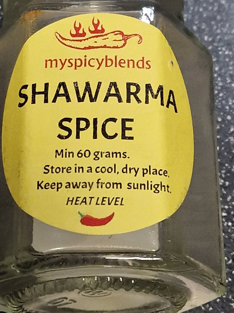 Shawarma rubbed lamb rack cutlets and chicken fillets. Cashews, red chilli and chilli oil.
Rice pilaf and a rather lovely Primitivo out of shot !
Wednesday night warm up !!!