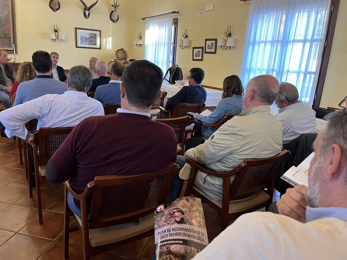 Nuestros asambleístas de Málaga, Granada y Córdoba nos han trasladado el fuerte descontento de sus sociedades con el gobierno de <a href="/JuanMa_Moreno/">Juanma Moreno</a> <a href="/AndaluciaJunta/">Junta de Andalucía</a> por la falta de decisiones y avances para frenar el declive de la Caza Menor y la situación del Silvestrismo