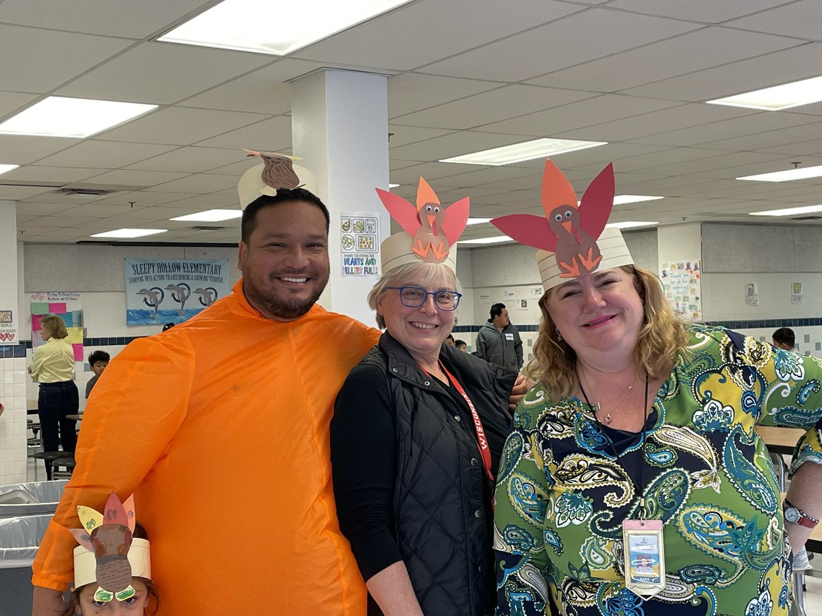 SHES_Dolphins's tweet photo. We are thankful for our SHES community! #FCPSR2 https://t.co/Jfgwxl7T5b