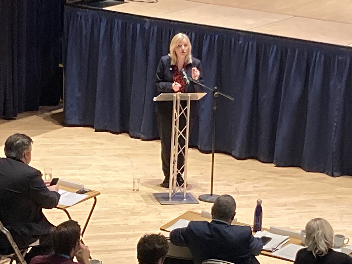 Crowd <a href="/KirkleesCouncil/">Kirklees Council</a> meeting this eve perhaps buoyed by <a href="/RishiSunak/">Rishi Sunak</a>’s “not fit for purpose” comment. A councillor laid this charge back at central gov. Our <a href="/HudUniMedia/">Hud Uni Media Journalism Film & Drama</a> students here waiting for potential cuts to #HuddersfieldBlueprint #localplan