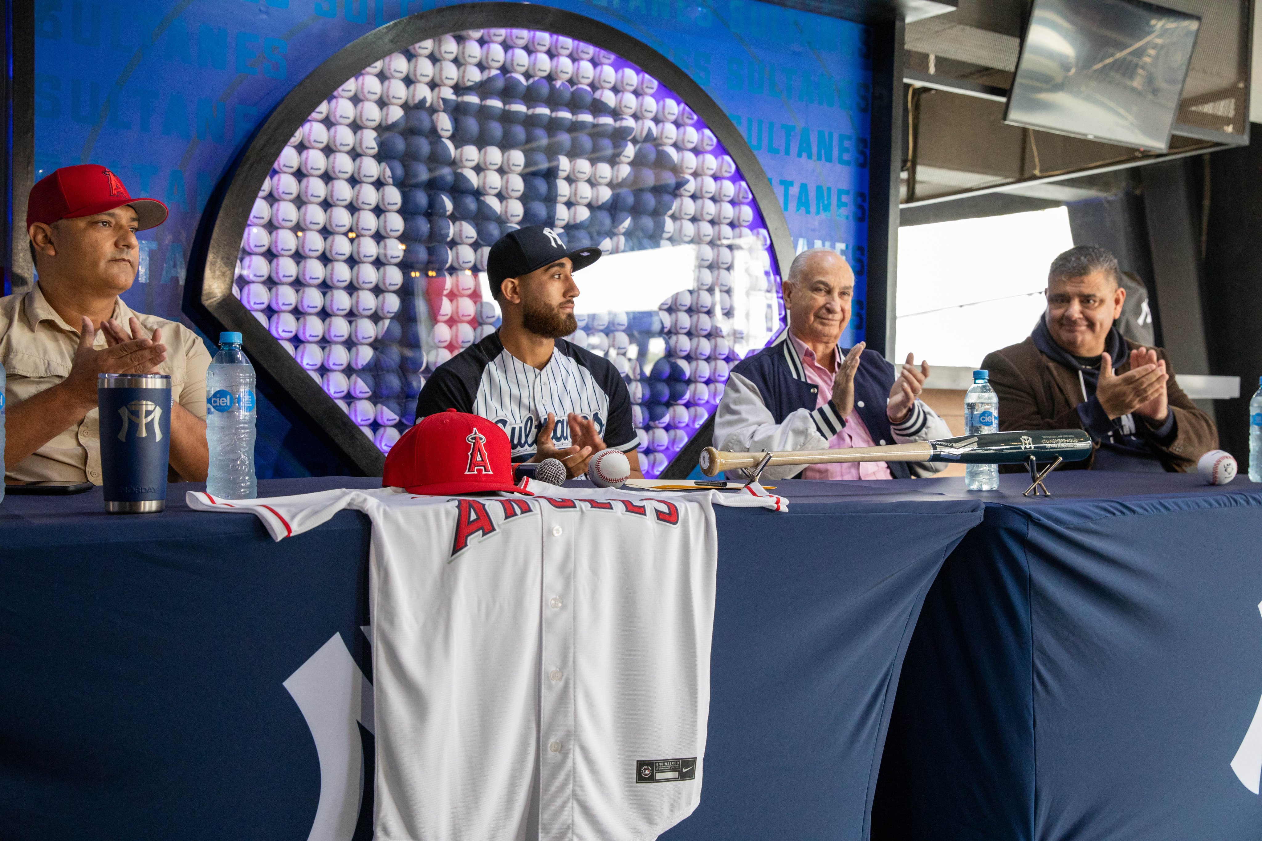 Sultanes de Monterrey on X: Fino Señores 🎩 🧐  / X