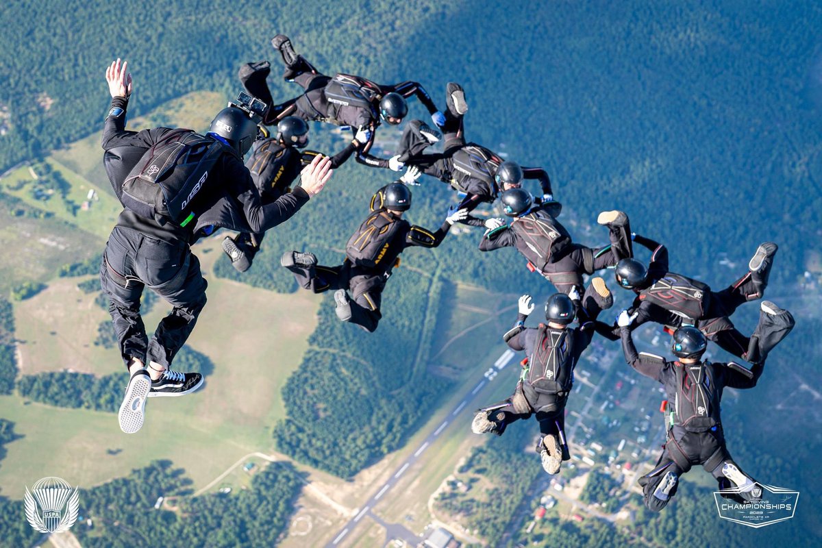 mdknighted's tweet photo. U.S. National Skydiving Championships 2023. GKXP8/Team USA 🥇 https://t.co/b6tXX0bXcc