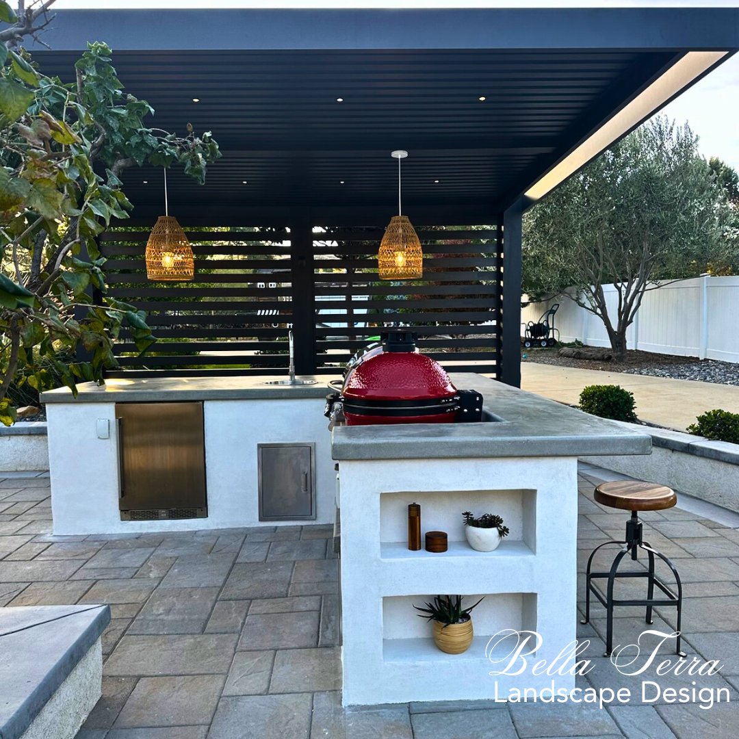 BellaTerraYards's tweet image. This outdoor kitchen and 4K patio cover turned out amazing!   

#landscapedesign #pooldesign #structurestudios #hardscapedesign #plantplans #yardideas