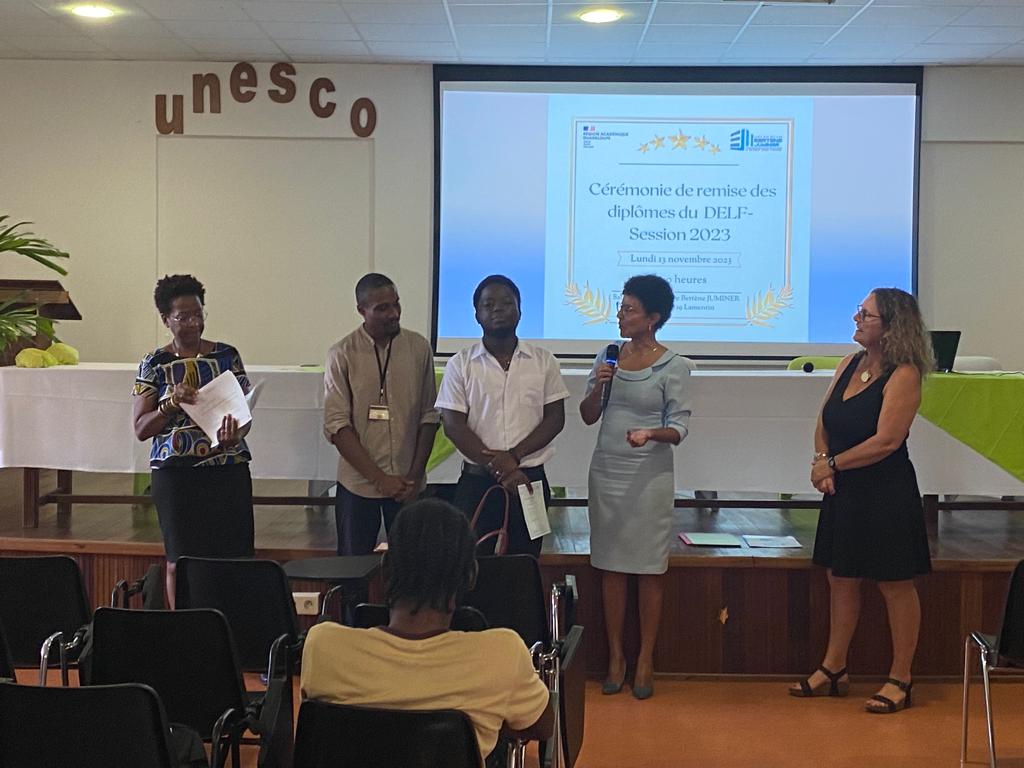 CasnavG's tweet photo. Remise de diplômes du DELF Scolaire 2023 à @LMBJUMINER971 
Un grand merci à Madame la Proviseure et son équipe ainsi qu'aux enseignants présents pour leur accueil et implication. 
Une cérémonie toujours émouvante avec des élèves très méritants 💪🏼
@AcGuadeloupe 
@TCFDILFDELFDALF https://t.co/1PcuwQkYRT