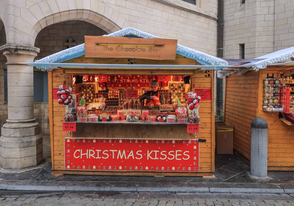 When do Belgian Christmas markets start? Find out everything you need to know about attending Christmas markets this holiday season! Read more 👉 bit.ly/3Mw16Sk #Belgium #ChristmasMarkets #Brussels #Ghent #travel #BelgianChristmasMarkets