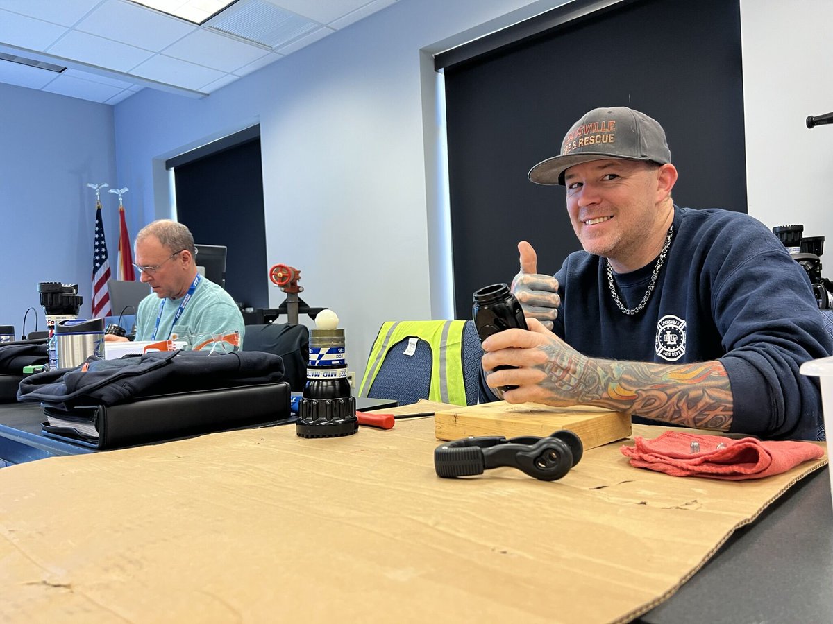 taskforcetips's tweet image. Thank you to our friends from @loukyfire for visiting, touring, and doing some hands-on learning with service! 

#TFTProud #TaskForceTips #LouisvilleFireRescue