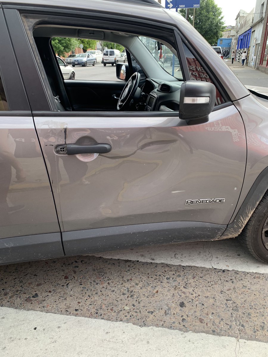 laurivarola's tweet photo. Me acaba de chocar este forro… patente tapada, se fue sin darme un dato… me ayudan a identificarlo? Sucedió en Juan Manuel de Rosas y Constitución, Lomas del Mirador https://t.co/ObUEJBt9Qr