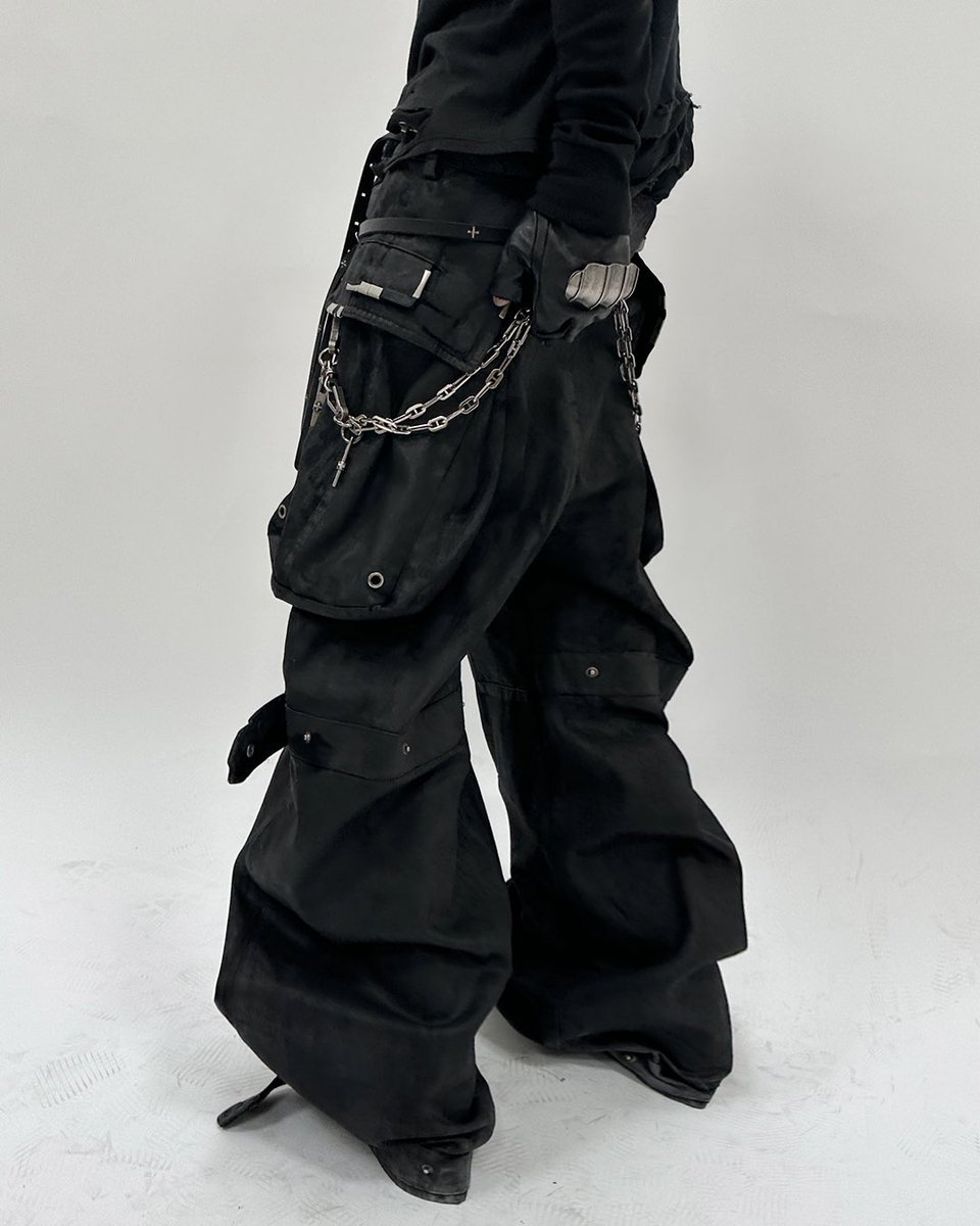 shineluxxx's tweet photo. “GATSO” layered motocargo pants - LAM3-two

NOV 17th . 

:) + https://t.co/fdr7yfPEqL