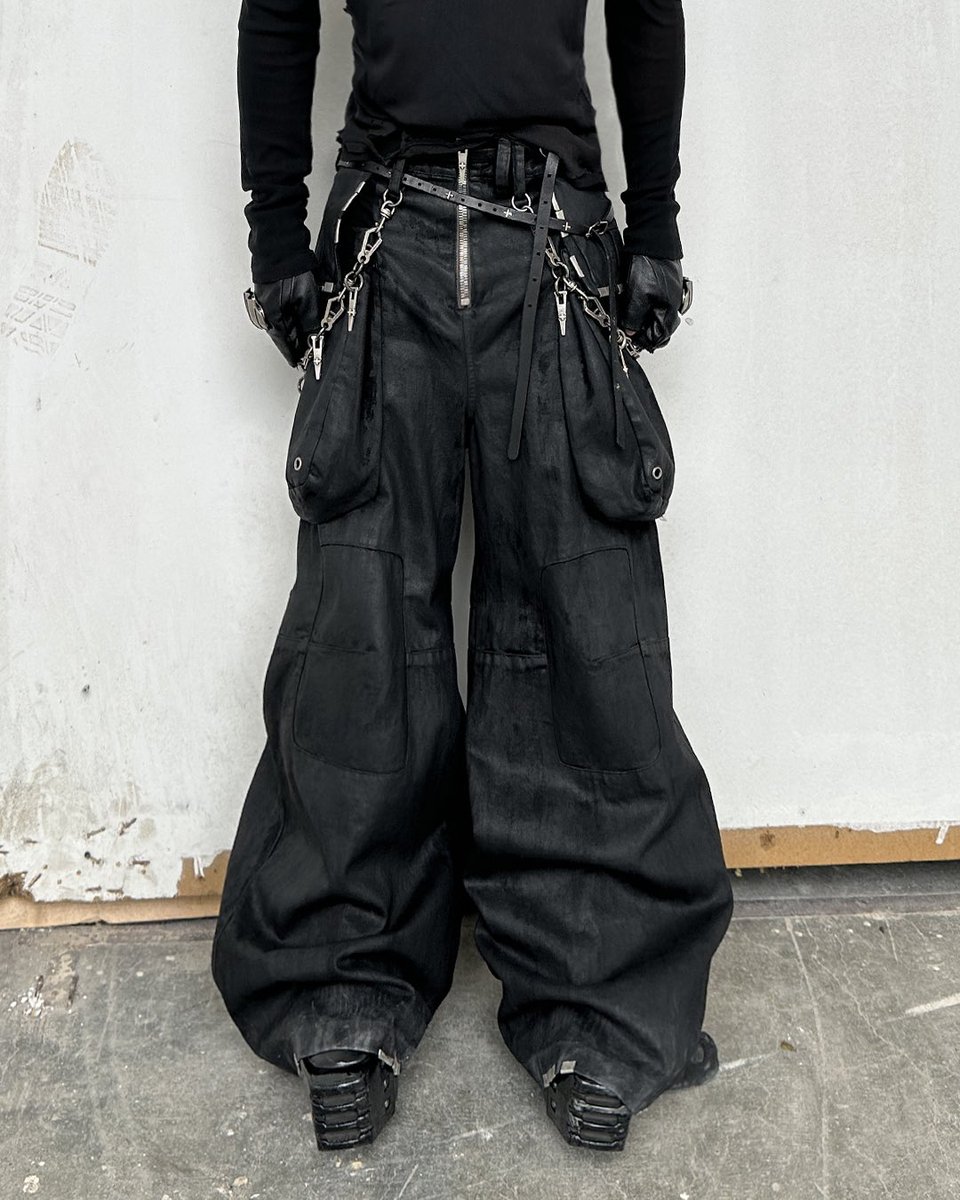 shineluxxx's tweet photo. “GATSO” layered motocargo pants - LAM3-two

NOV 17th . 

:) + https://t.co/fdr7yfPEqL