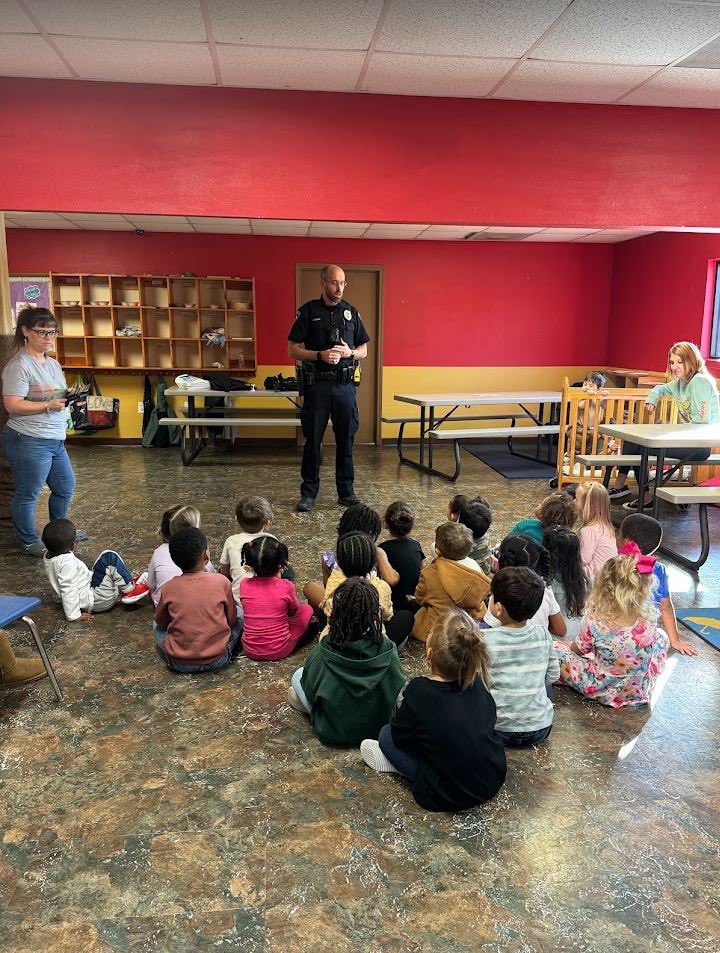 CiboloPD's tweet photo. 1/2 Officer Schima and his BFF McGruff the Crime Dog had a great time with the littles yesterday morning at Kids Academy. They discussed stranger danger, community helpers, a police officers job, and more.
#PartneringwiththeCommunity #tooshorttodrive #McGrufftheCrimeDog https://t.co/ShZKYIzv0P