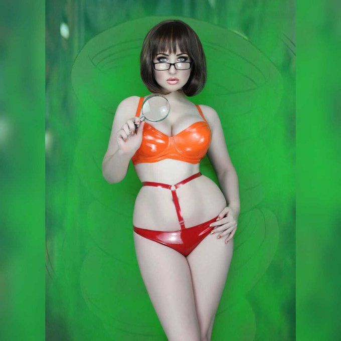 Jinkies 🧐 Who wants to come and join the investigation? Latex designer in comments 💖 https://t.co/3K