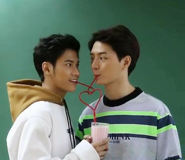 Darja9991's tweet photo. I am incredibly happy that Krist is finally back with his best partner! 🥰🥰🥰🥰🥰🥰🥰🥰🥰
After all, it is with his Lion that Perawat rests his soul 100%)))))
#KristSingto
#BestPartnersInLife
#PerayaAsOne https://t.co/3AYWHQjNZO