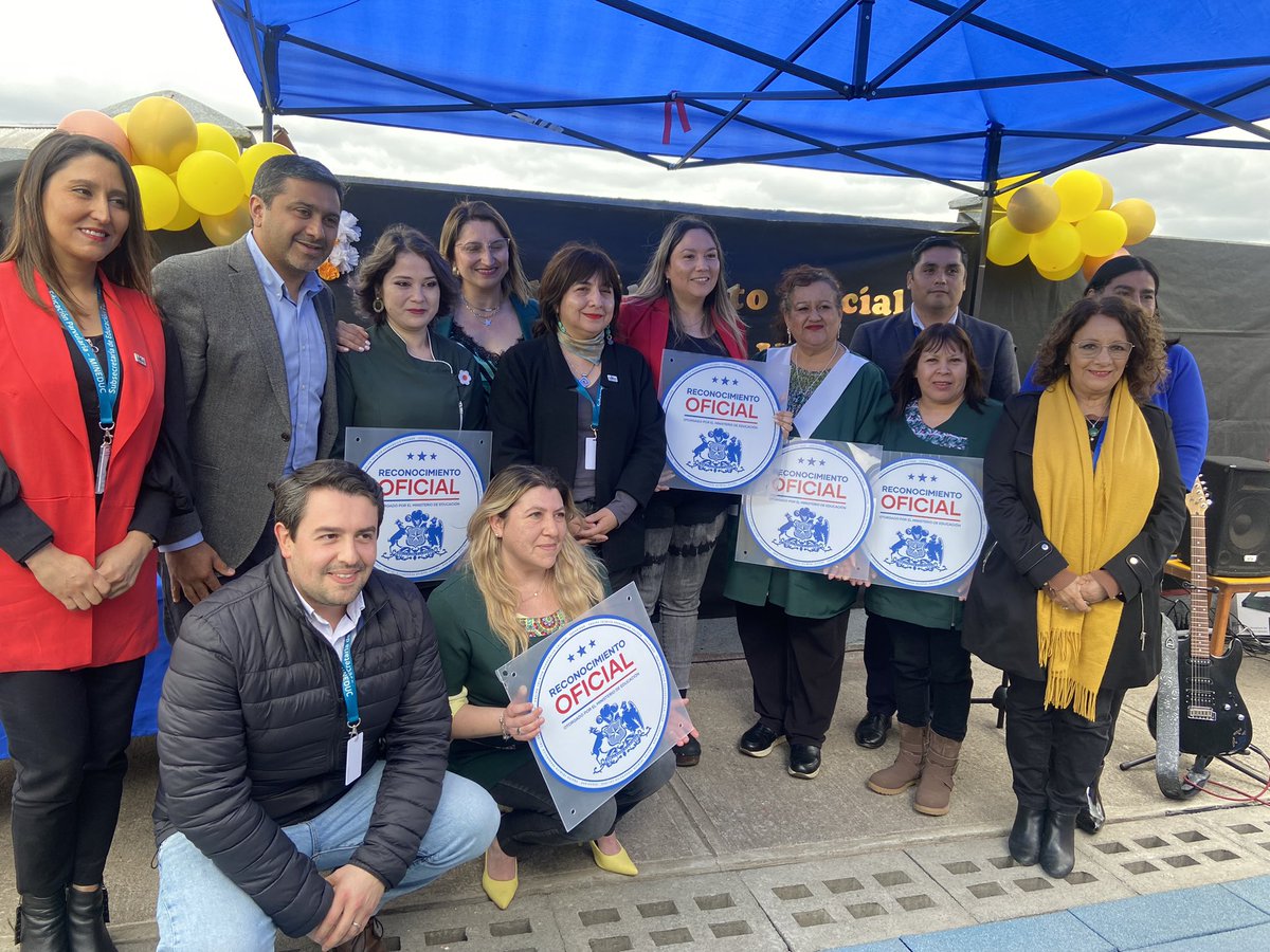 JUNJI_Araucania's tweet photo. Junto a la @SubEducParv, @lagos_lagoss llegamos hasta Victoria para participar en la ceremonia de Reconocimiento Oficial otorgado a cinco jardines infantiles de la comuna. 👏🏼👏🏼 https://t.co/jt9AiKfxoF