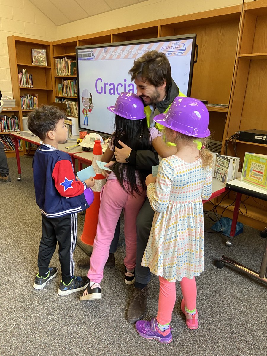 Bienvenidos a los ingenieros de construcción. We learned about ladrillos, madera y cemento. We learned about how you are building the Purple Line! ⁦<a href="/RTESLibrary/">Greg D’Addario - Rolling Terrace Library</a>⁩ ⁦<a href="/RollingTerrace/">Rolling Terrace ES</a>⁩ ⁦<a href="/RTCommunitySchl/">Rolling Terrace Community School</a>⁩
