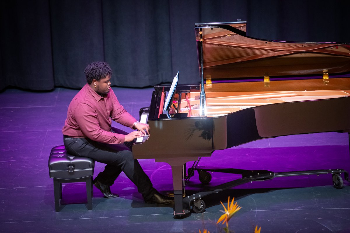 UPEImusic's tweet photo. Student Showcase Recital featuring outstanding young performers from the UPEI Department of Music! Thursday, November 16 at 7:30 pm, SDU Stage at Dr. Steel Recital Hall.

Free admission, but donations to help offset costs will be much appreciated.

https://t.co/JdLRQuVuV1 https://t.co/YqpiDB0EDq
