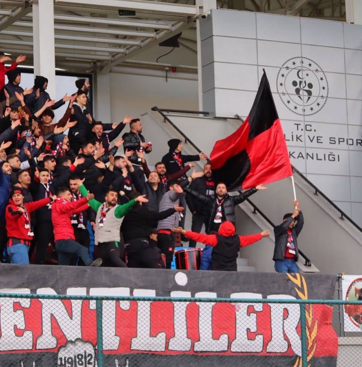 Sana denk gelinmez, sana çabalanır. seninle güzel günlere dilek dilenmez, güzel günler için savaşılır.