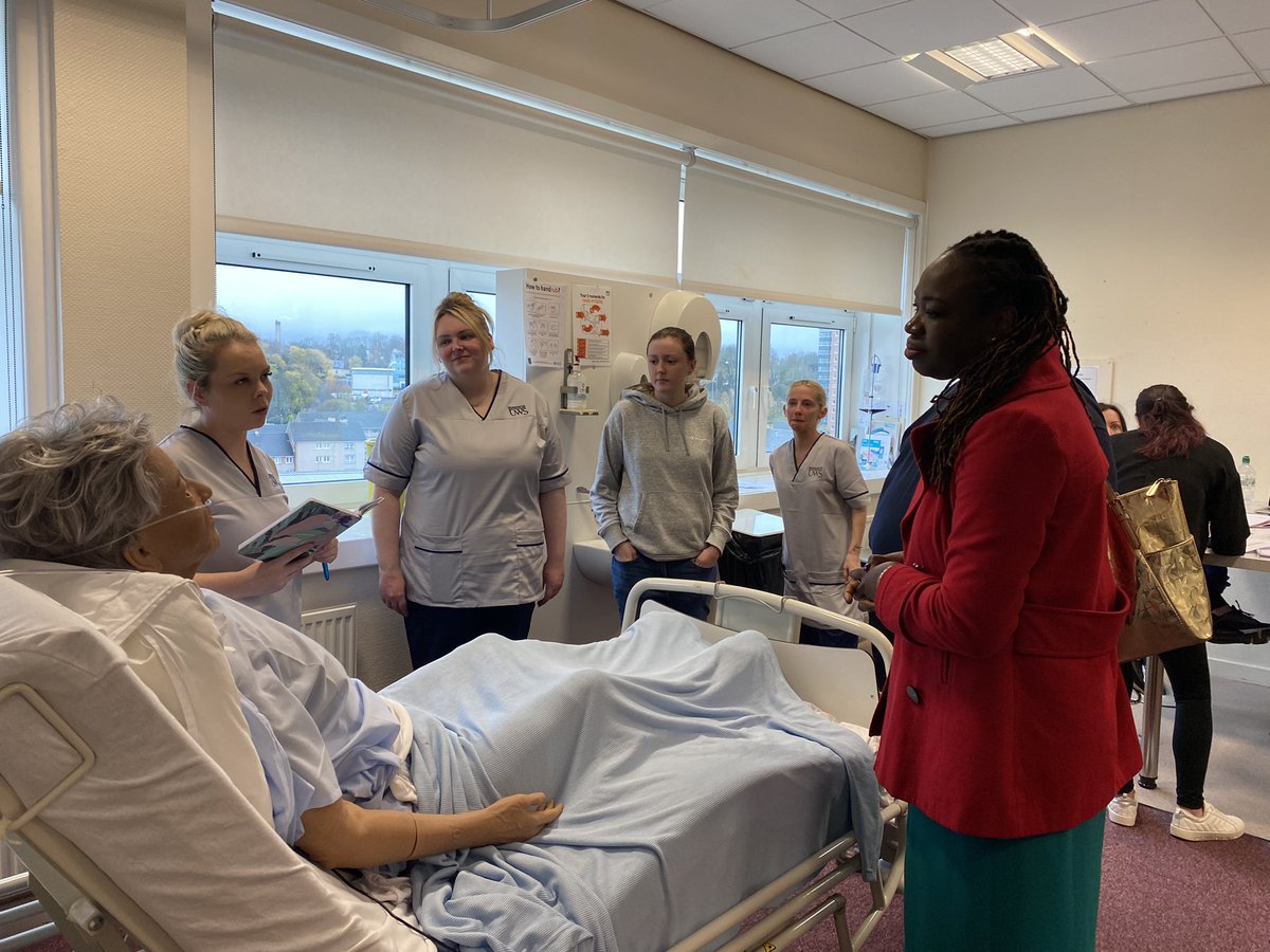 Great to have our @UniWestScotland Chancellor @Yekemi_Otaru visit our @uwshls Clinical Skills and Simulation facilities at Paisley Campus today to meet Year 1 #StudentNurses getting ready for their first placement