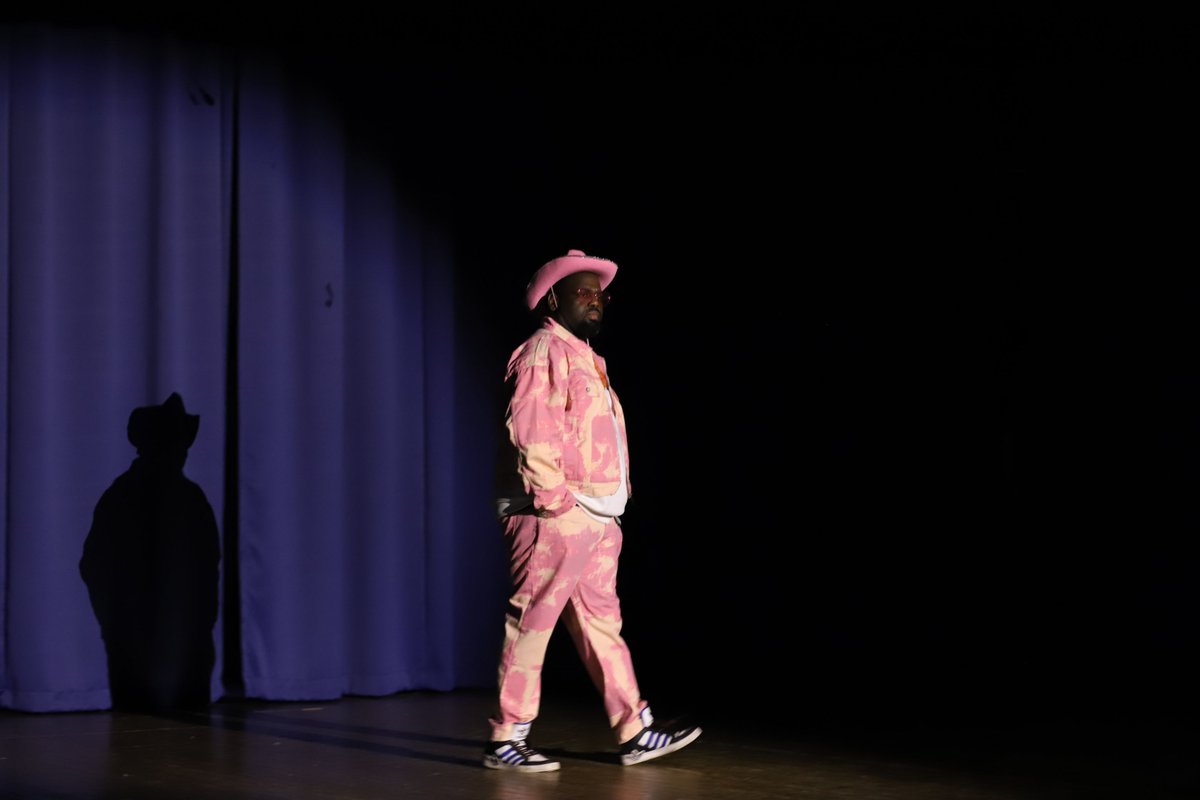 SUA6’s JLT has hosted a hugely successful charity event over break time today for the Katherine Allport Foundation. A fashion and dance show by the staff and sixth formers with a pink theme raised over £310 on its own. Well done to everyone who took part! #TeamSUA
