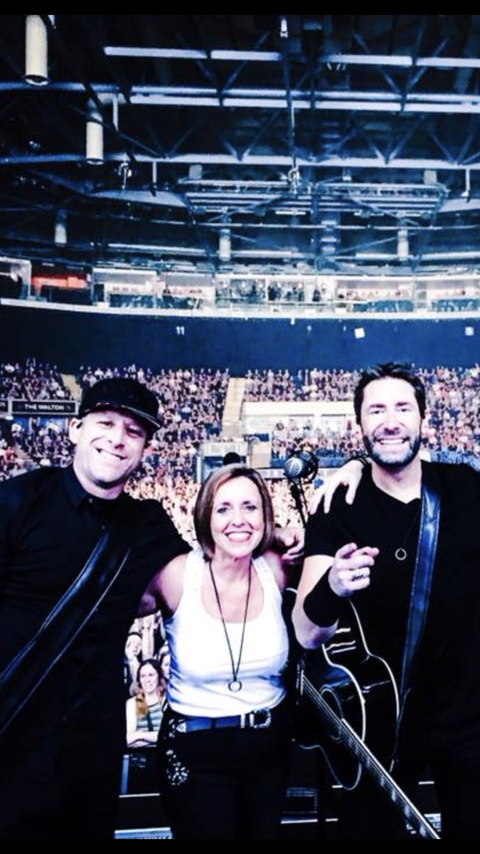 jojonolan3's tweet photo. @Nickelback Happy birthday 🤟🍾 xx https://t.co/LxEQ32ApJK