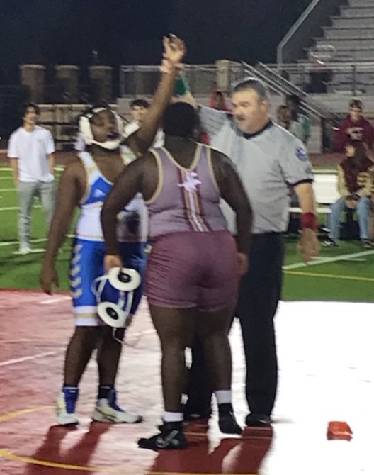 Bos_Wrestling's tweet image. What a fun night wrestling against @SHSTX_Wrestling on the Turf!  Always a great way to start wrestling season!
Boys win 45-34, and girls wrestle tough, winning 2 of 4 matches.
#goldenpin
#pintowin  #squeeze
@boswellhs 
@emsisdathletics