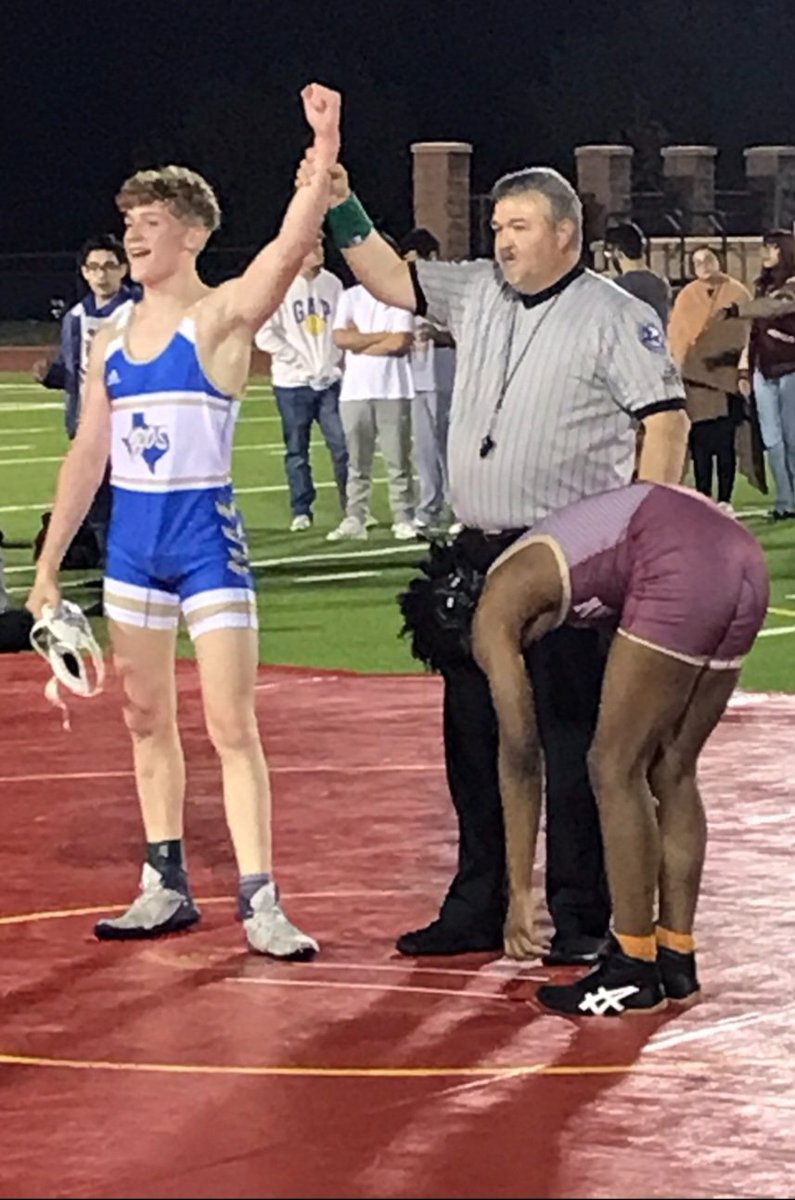 Bos_Wrestling's tweet image. What a fun night wrestling against @SHSTX_Wrestling on the Turf!  Always a great way to start wrestling season!
Boys win 45-34, and girls wrestle tough, winning 2 of 4 matches.
#goldenpin
#pintowin  #squeeze
@boswellhs 
@emsisdathletics