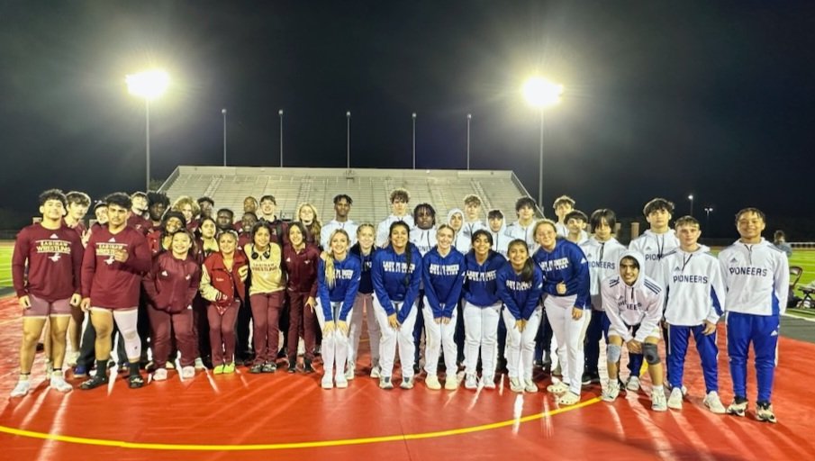Bos_Wrestling's tweet image. What a fun night wrestling against @SHSTX_Wrestling on the Turf!  Always a great way to start wrestling season!
Boys win 45-34, and girls wrestle tough, winning 2 of 4 matches.
#goldenpin
#pintowin  #squeeze
@boswellhs 
@emsisdathletics