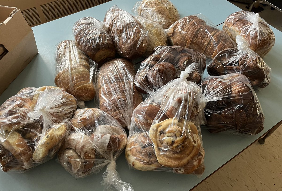 MrsASeymour's tweet photo. Muffins, cinnamon buns and bread of my π @JGSimcoe_LDSB student bellies are full thanks to the lovely and generous weekly deliveries from local @PanChancho bakery. We are forever grateful to you for all you do supporting our community πβ€οΈ https://t.co/th5KTIJotU