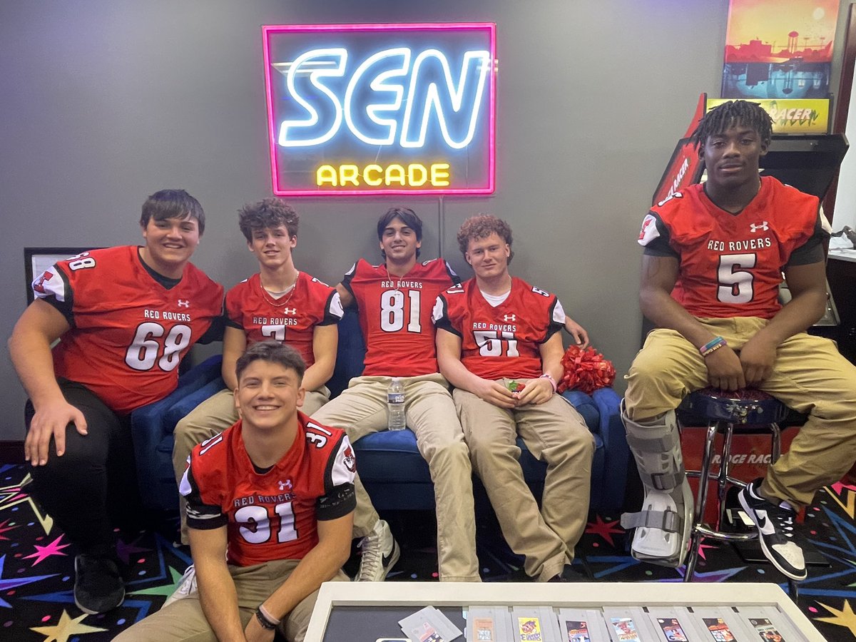 GoRedRovers's tweet photo. Football, Cheer, and Band members were at @SENetworkTV Studios today to film our Thanksgiving Day Preview! https://t.co/ZKQdoBoT0y