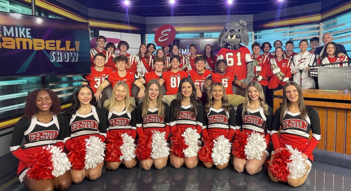 GoRedRovers's tweet photo. Football, Cheer, and Band members were at @SENetworkTV Studios today to film our Thanksgiving Day Preview! https://t.co/ZKQdoBoT0y